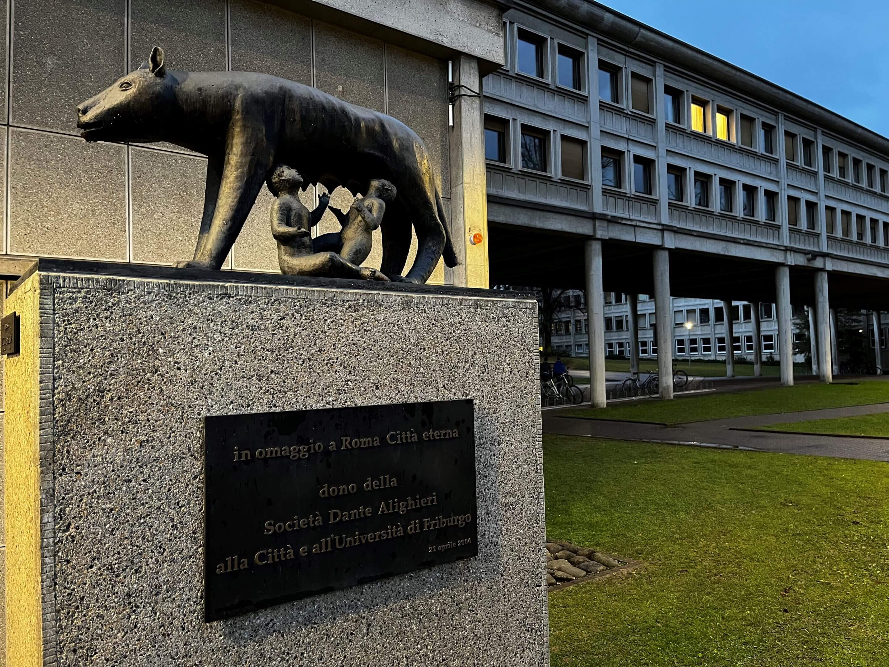Universität